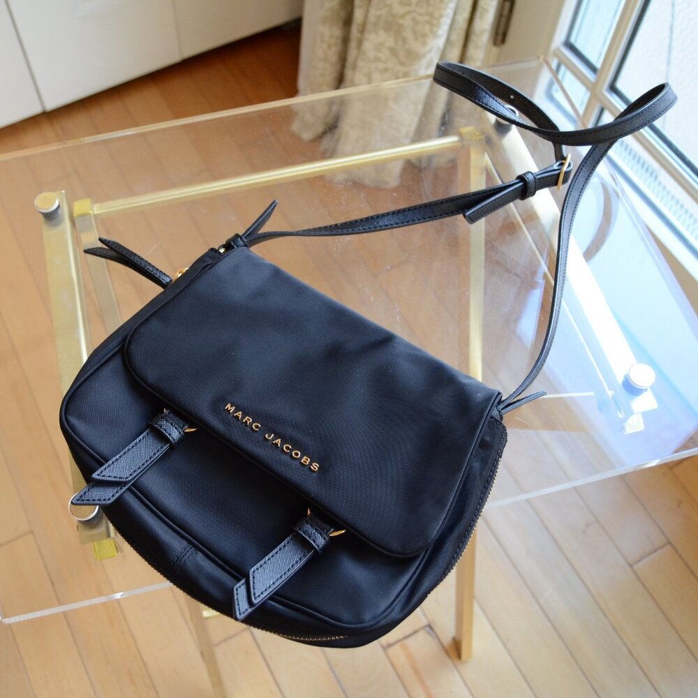 THE MARC JACOBS Zip That Small Messenger Black